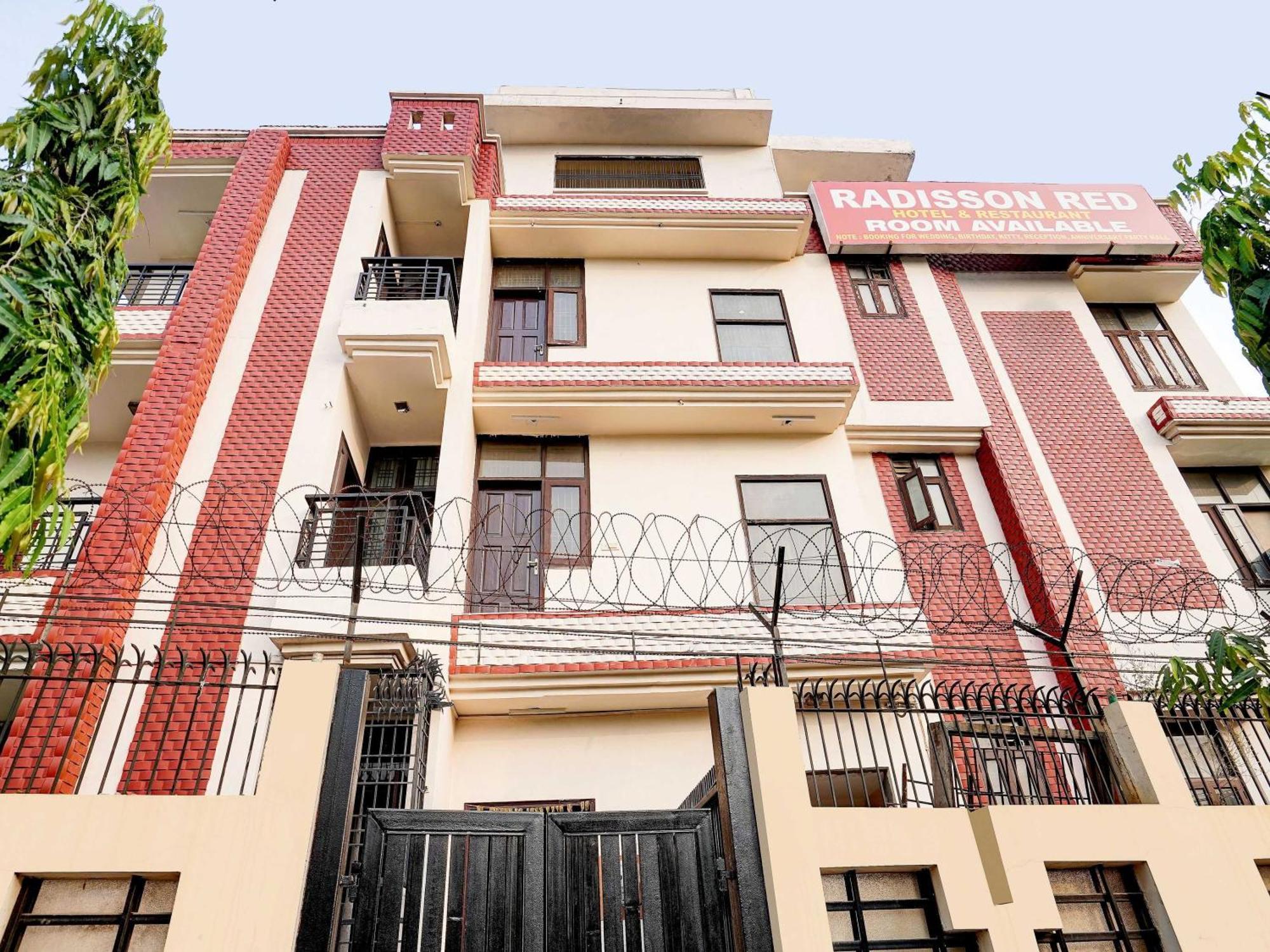 Hotel O Radisson Red Hotel & Restaurant Ghaziabad Esterno foto