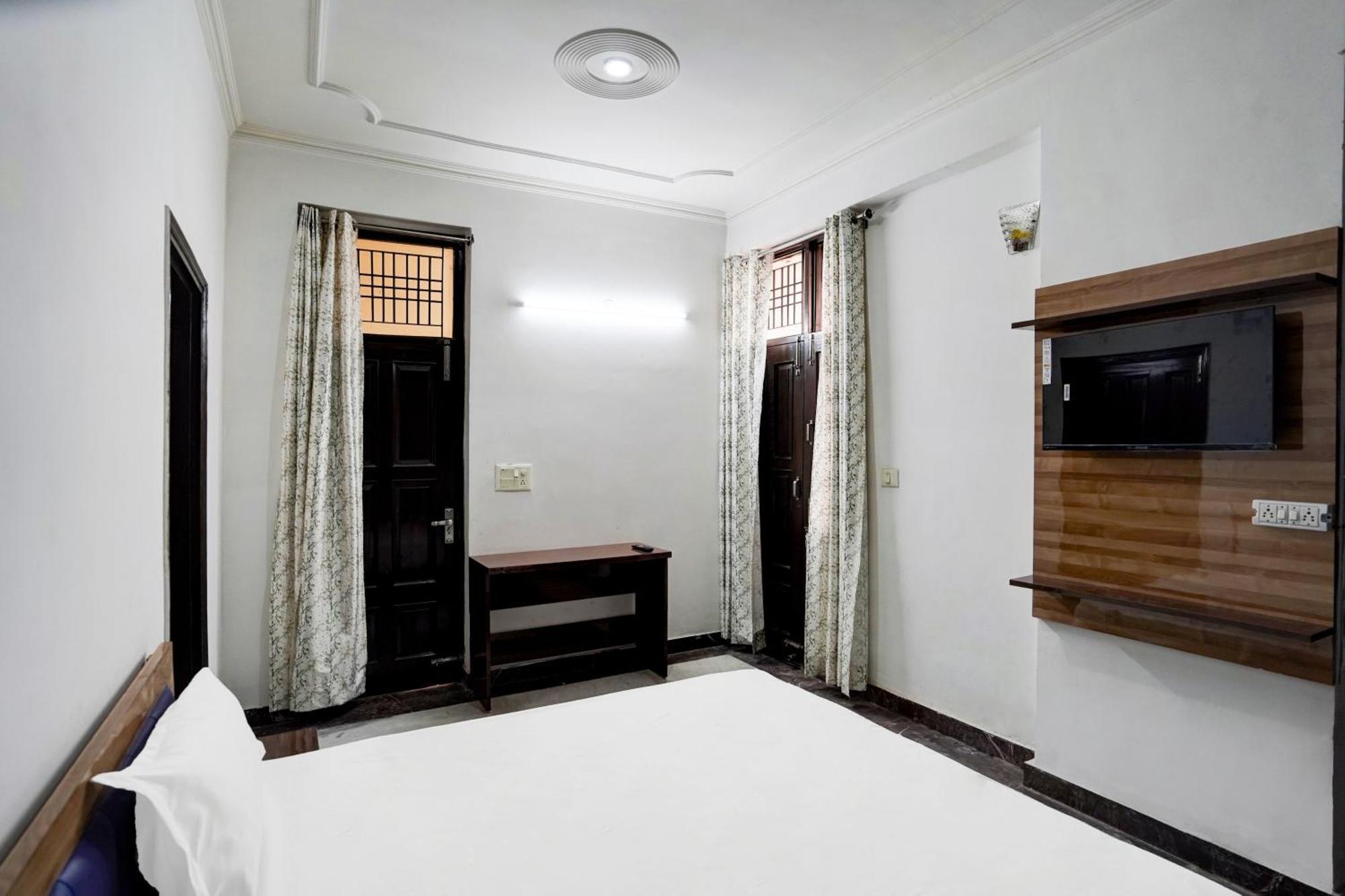 Hotel O Radisson Red Hotel & Restaurant Ghaziabad Esterno foto