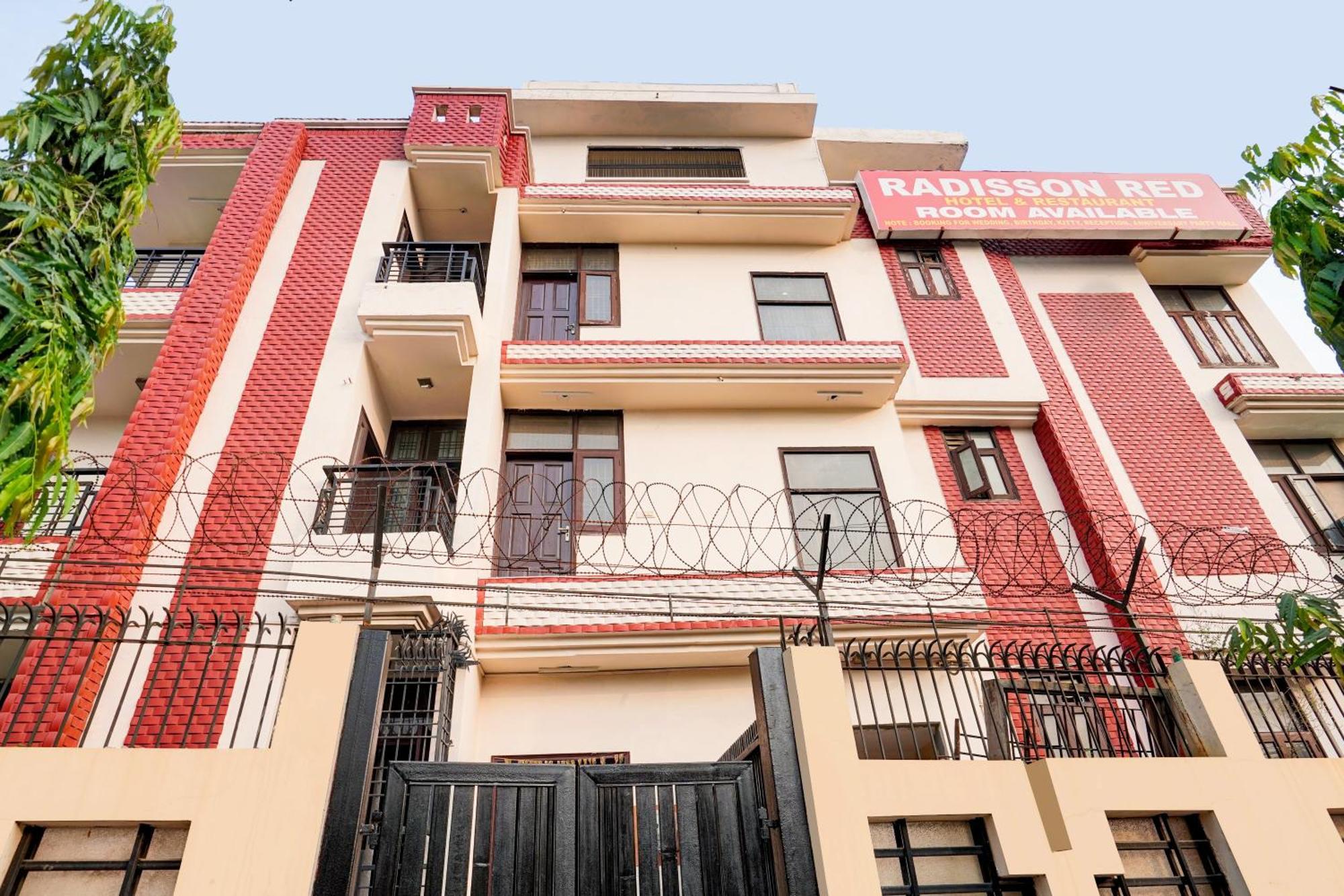 Hotel O Radisson Red Hotel & Restaurant Ghaziabad Esterno foto