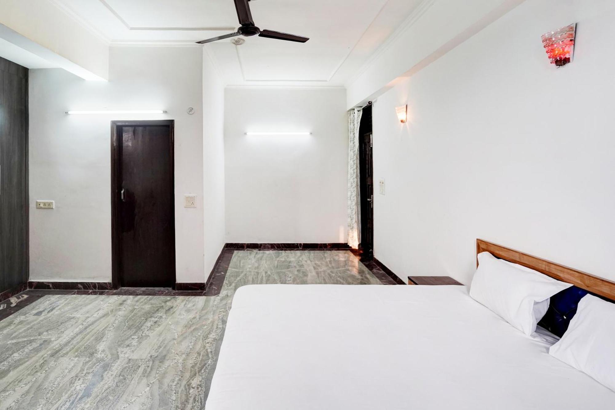Hotel O Radisson Red Hotel & Restaurant Ghaziabad Esterno foto